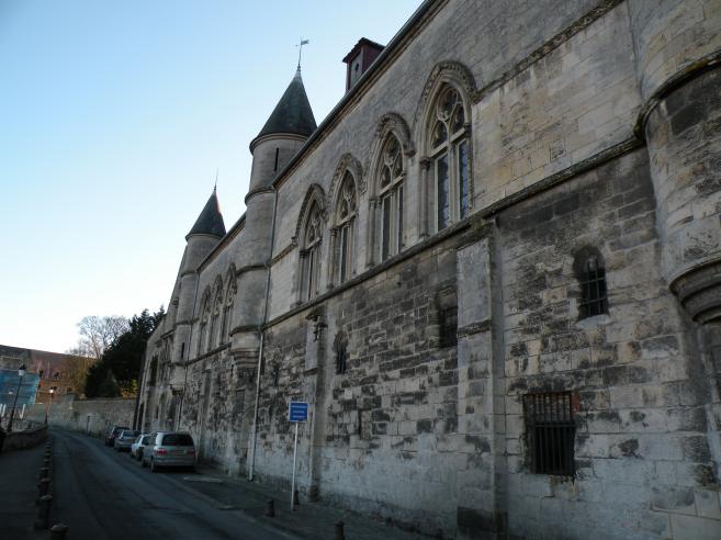  chateau le le long des remparts